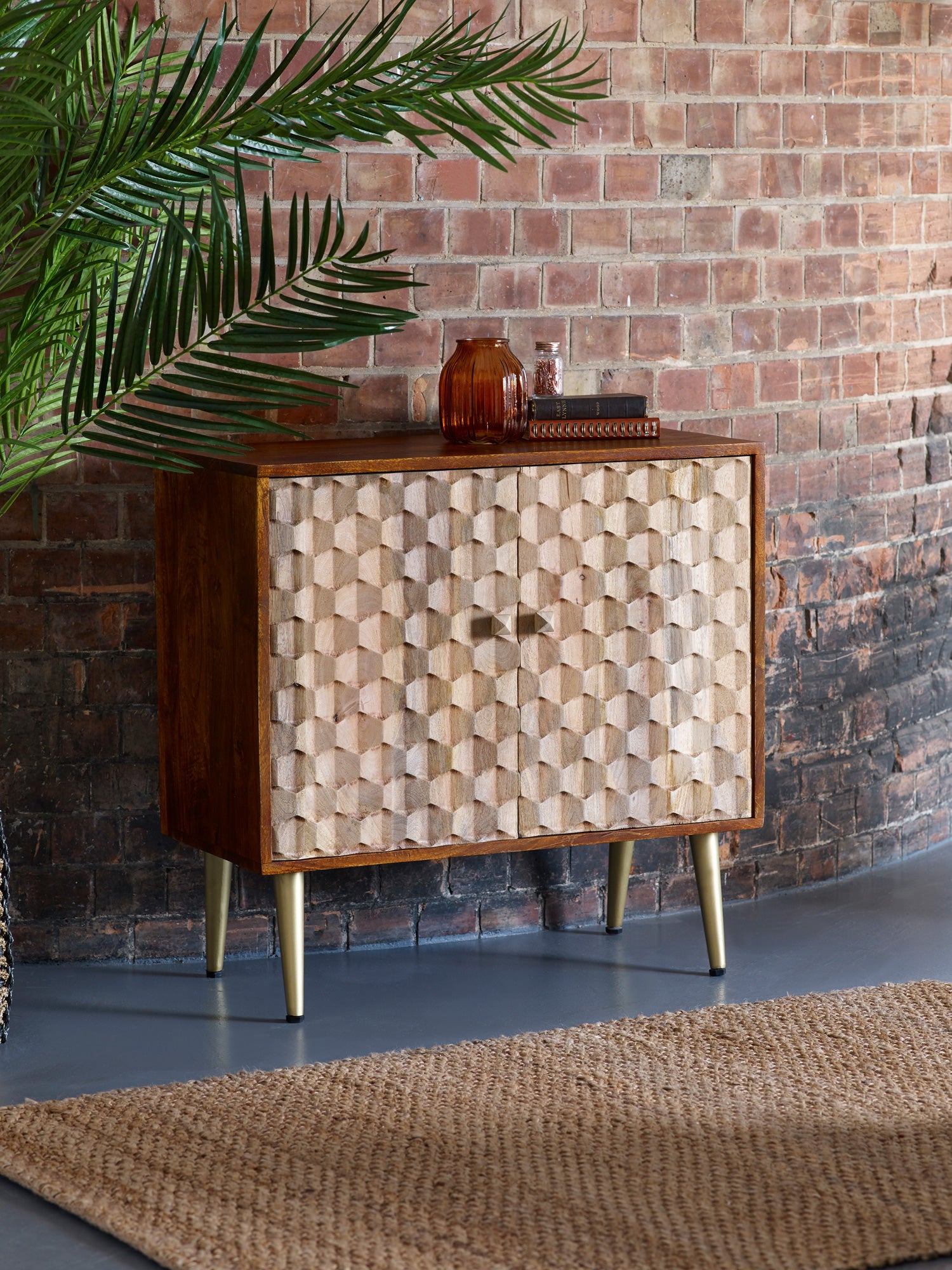 Shanaia Medium Sideboard