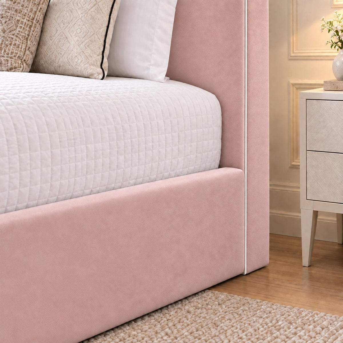 Noli bed in pink, headboard close-up
