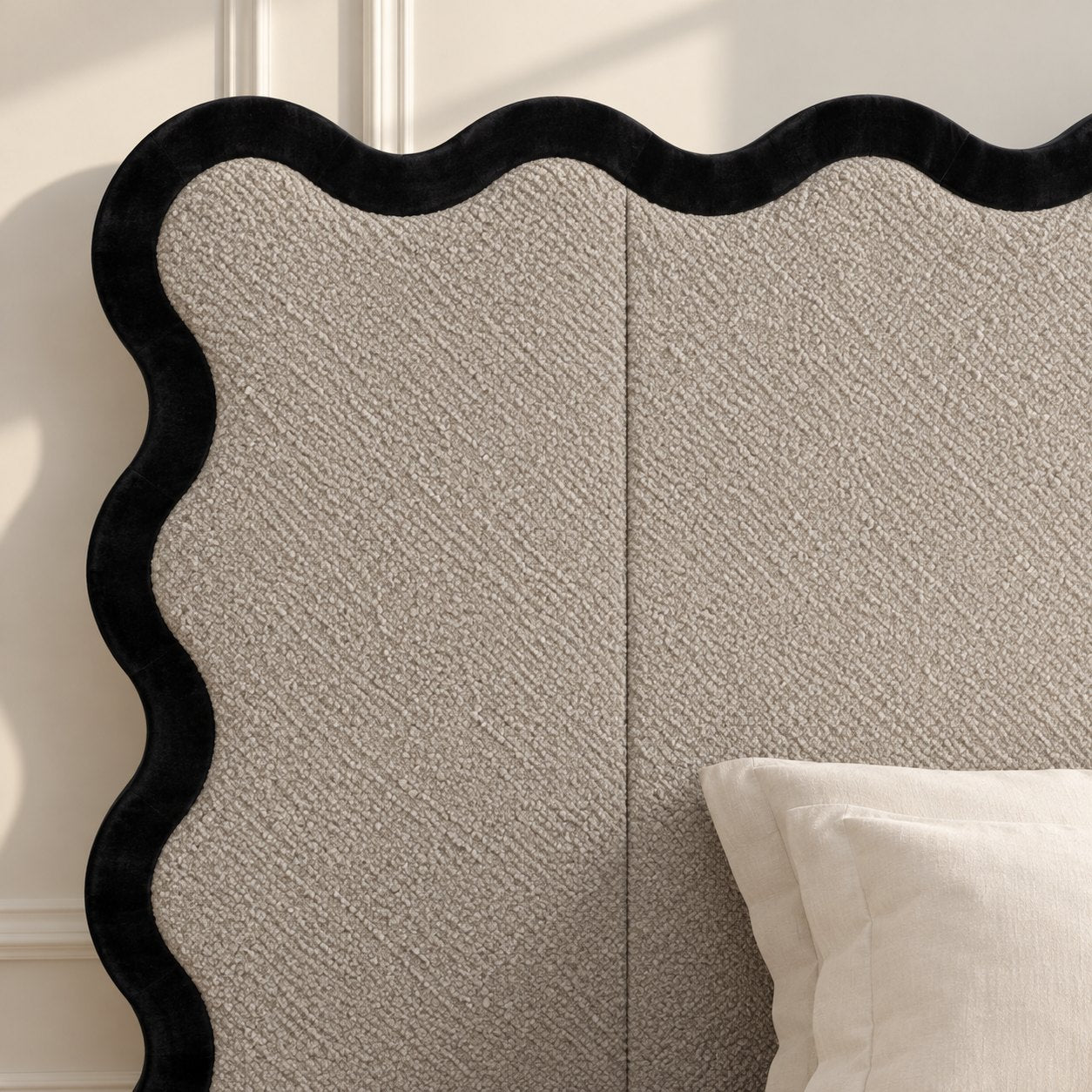 Brindisi bed in pebble with black border, headboard close-up