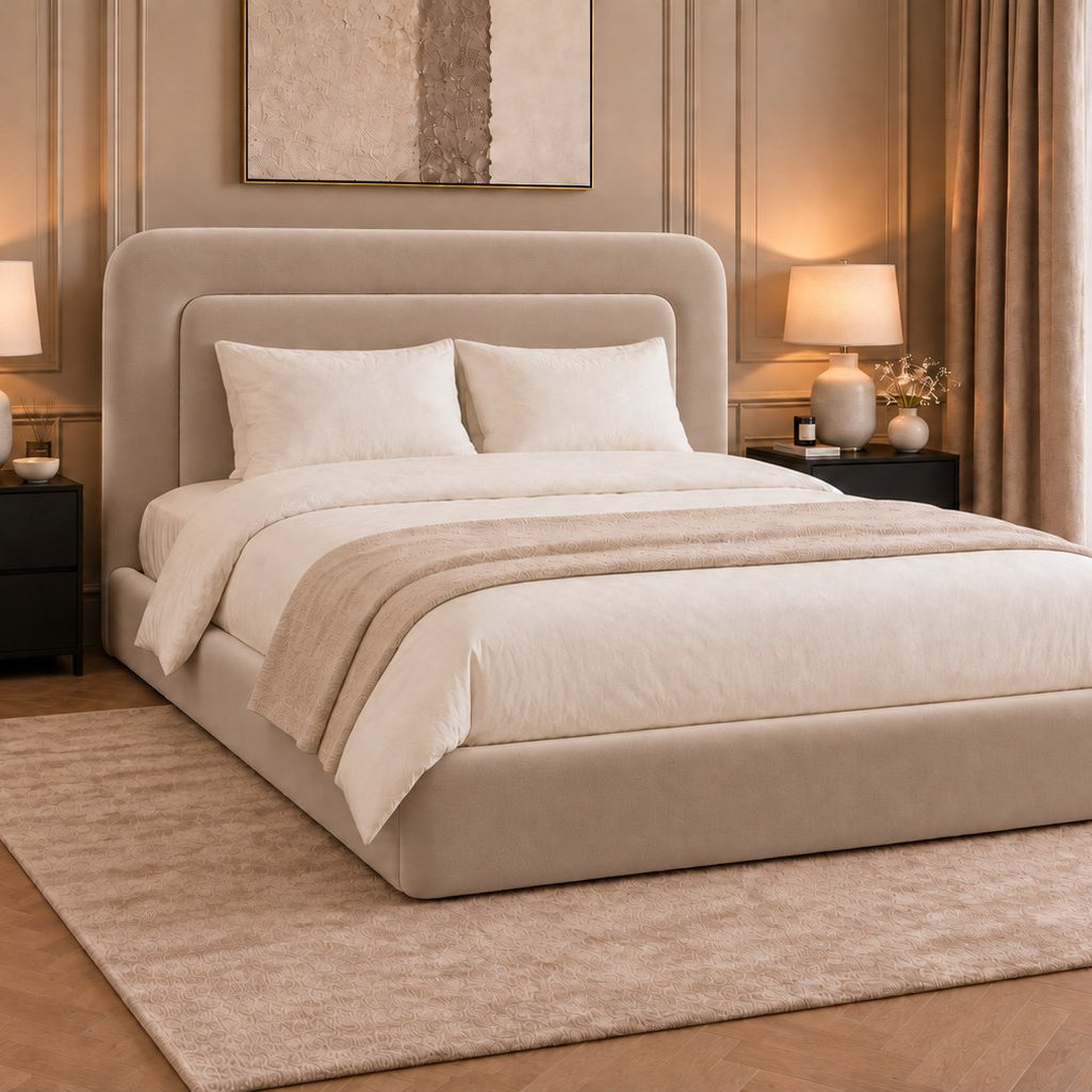 Scilla bed in pebble, side view