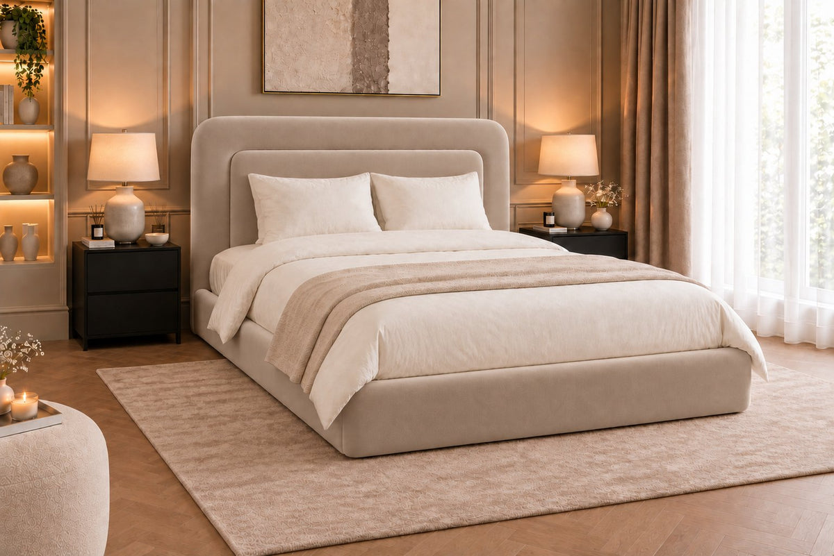 Scilla bed in pebble, side view